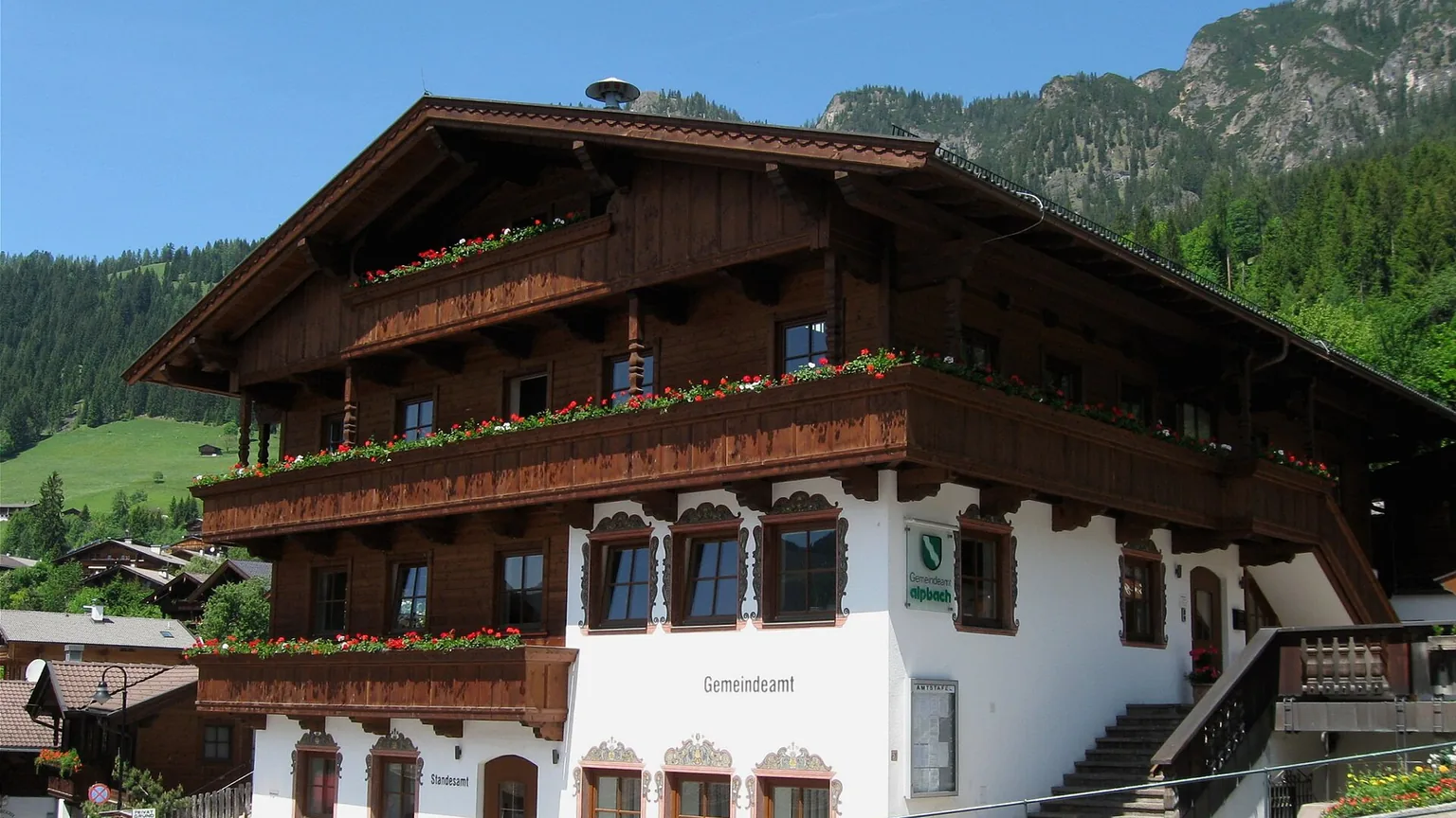 Modern vakantieappartement met balkon en bergzicht