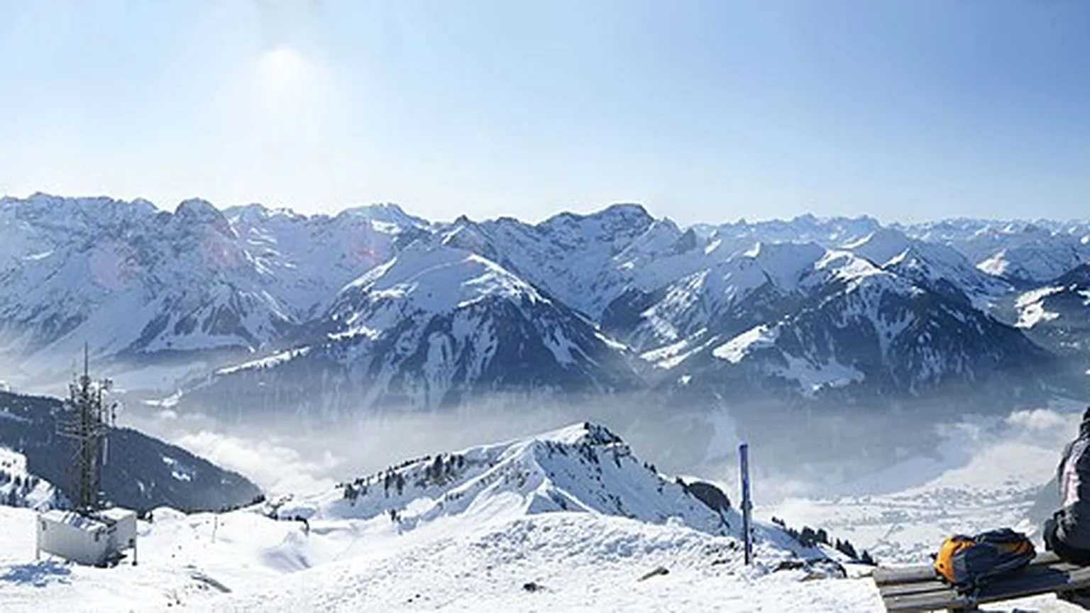 Bergdorp in de Bregenzerwald in Vorarlberg met houten huizen